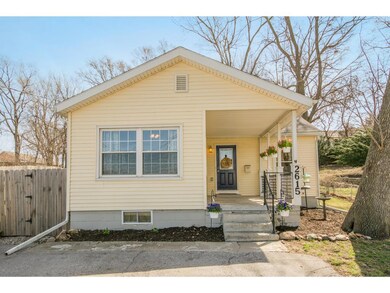 2615 E 28th St, Des Moines, IA 50317 - photo 2