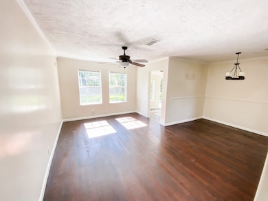 1847 Hewitt Dr, Houston, TX 77018 - photo 4