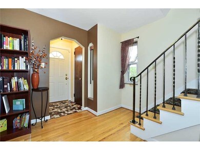 Entry/Foyer.