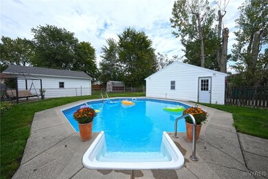 5757 Diana Ln, Lake View, NY 14085 - photo 3