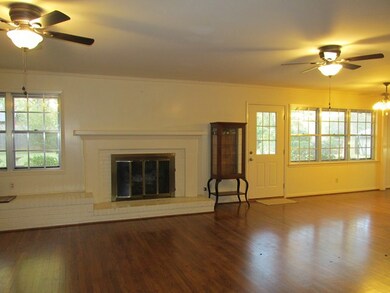 709 Bostwick St, Nacogdoches, TX 75965 - photo 4