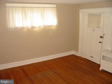 102 E Stewart Ave, Lansdowne, PA 19050 - photo 2