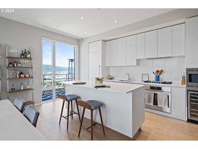 Vista Condominiums unit 1712, Portland, OR 97209 - photo 6