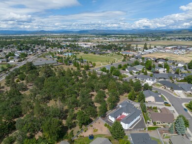 875 N Mountain Ave, Central Point, OR 97502 - photo 7