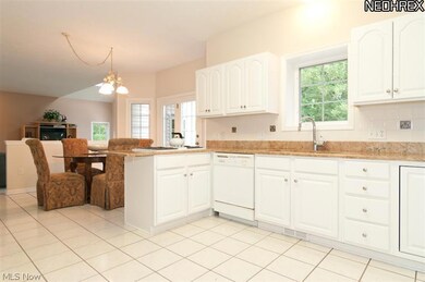 246 Ash Grove Cir, Aurora, OH 44202 - photo 5