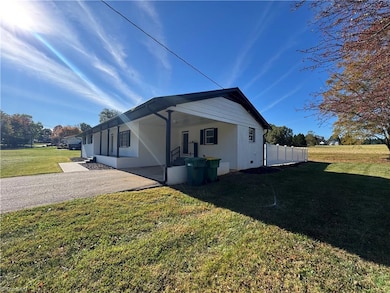 209 Freeman St, Dobson, NC 27017 - photo 4