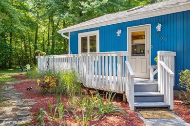 02_4160-Creek-Drive_Entryway_Web