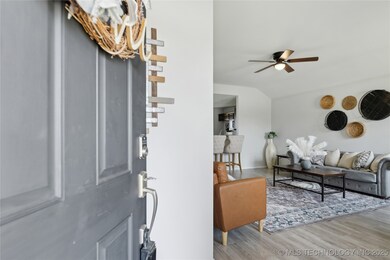 14840 S Hickory Place, Glenpool, OK 74033 - photo 4