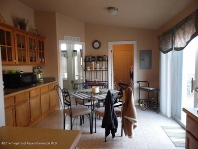 2051 eat in kitchen (800x600)