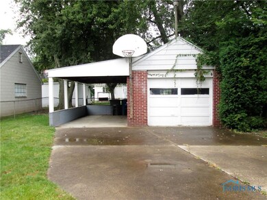 1 car garage w/ opener and a carport!