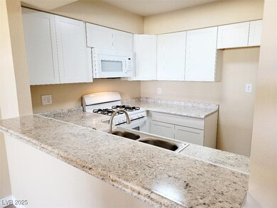 1450 Hialeah Dr unit D, Las Vegas, NV 89119 - photo 6