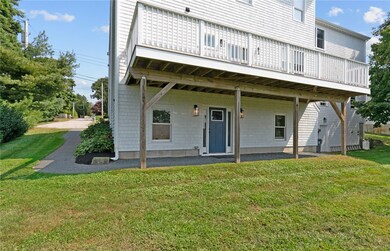 24 Concord Dr unit B, Middletown, RI 02842 - photo 2