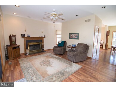 102 Abbey Dr, Royersford, PA 19468 - photo 2