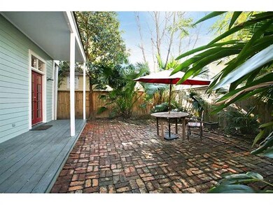 Yard. Private yard.