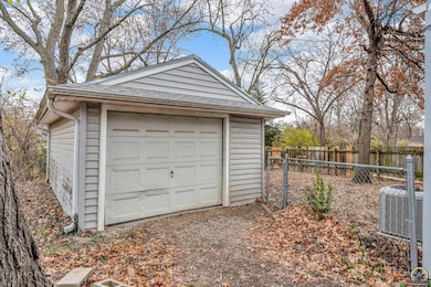 2212 SW Plass Ave, Topeka, KS 66611 - photo 7