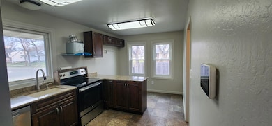 922 University Ave W, Minot, ND 58703 - photo 5