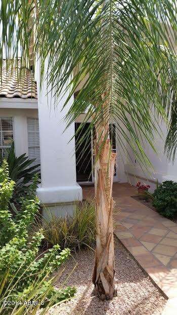Brodessor Walkway to Front Door