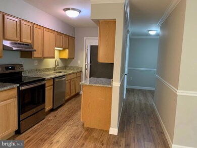 8353 Dunham Ct unit 647, West Springfield, VA 22152 - photo 6