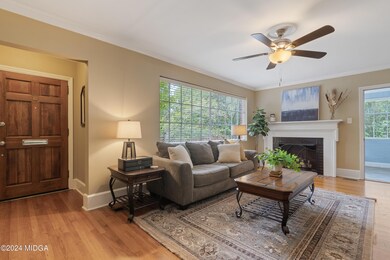 561 Corbin Ave-06781