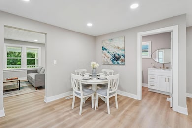 5-web-or-mls-3059-e-8th-st