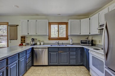 17 Mountain View Dr, Canaan, NH 03741 - photo 4