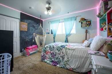 Bed room