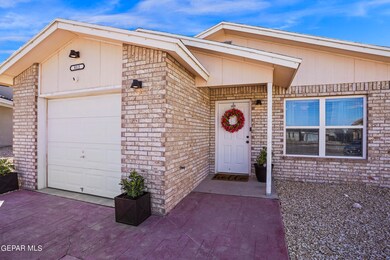 812 Andrea Kufner, Horizon City, TX 79928 - photo 2