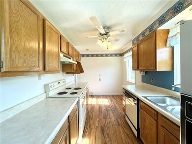 1520 W 2nd St N, Newton, IA 50208 - photo 3