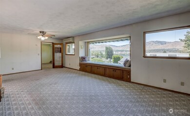 1610 N Aurora Ave, East Wenatchee, WA 98802 - photo 3