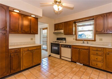 3709 Bel Aire Rd, Des Moines, IA 50310 - photo 6