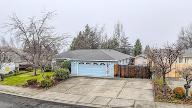 125 Meadow View Dr, Phoenix, OR 97535 - photo 4