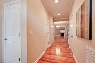 02_DavidTippitWay_8352_EntryHall