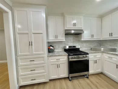 817 N Chenango St, Angleton, TX 77515 - photo 7