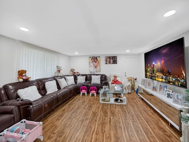 7026 Pine Tree Ln, West Palm Beach, FL 33406 - photo 7