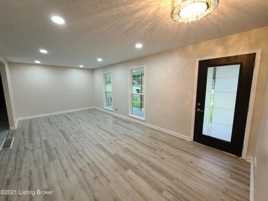 423 Ford Dr, Mount Washington, KY 40047 - photo 4