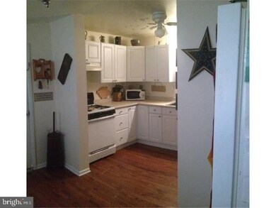 122 Chestnut St, Spring City, PA 19475 - photo 4