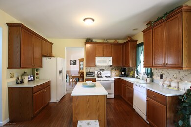 Eat-in-Kitchen - View 1