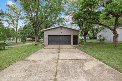 806 Taylor Ave, Farmington, MO 63640 - photo 2