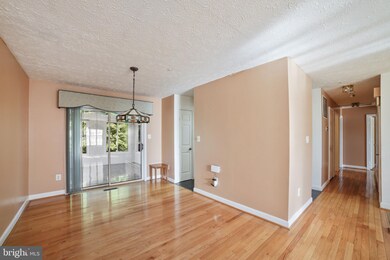 1004 Consideration Ln, Hyattsville, MD 20785 - photo 3