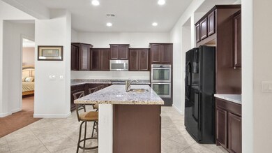 Gourmet Kitchen w/ island