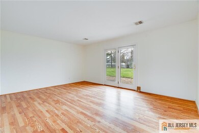 192 Kendall Rd, Kendall Park, NJ 08824 - photo 4