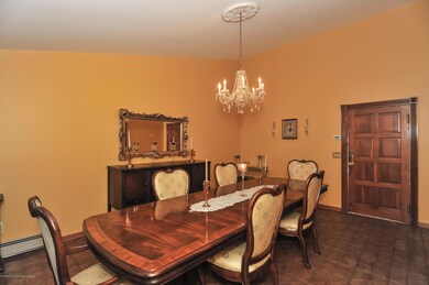Dining Room - Picture 11