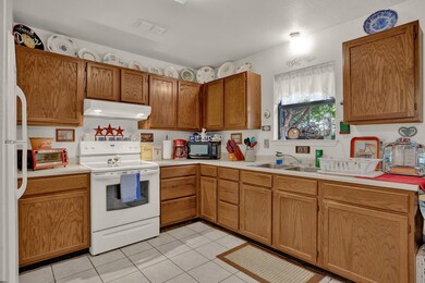 407 Sunset St, Fredericksburg, TX 78624 - photo 3