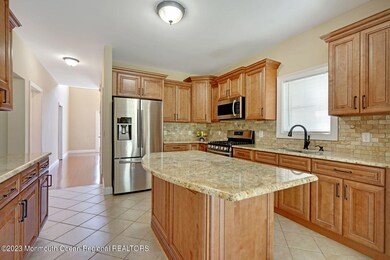 818 Linden Rd, Toms River, NJ 08753 - photo 3