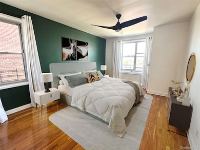 121-16 Ocean Promenade unit 4L, Rockaway Park, NY 11694 - photo 4