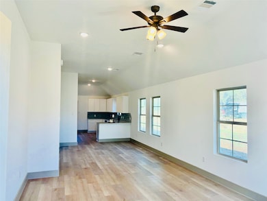 241 19th St, Hempstead, TX 77445 - photo 5