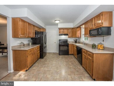 402 Karen Ln, Wallingford, PA 19086 - photo 6