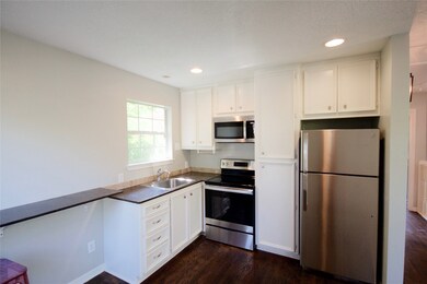 926 Allston St unit B, Houston, TX 77008 - photo 4