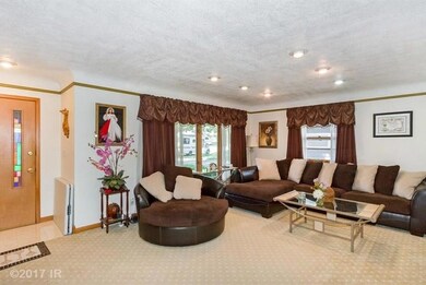 3921 Aurora Ave, Des Moines, IA 50310 - photo 3