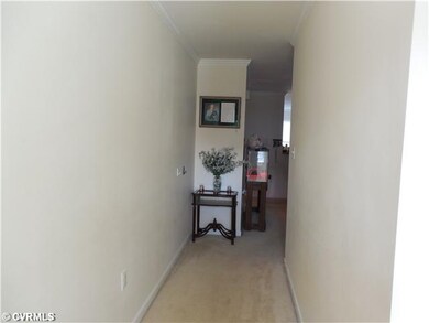 Interior Space/Layout - This Sapcious Foyer Leads 